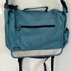 Patagonia crossbody messenger laptop bag